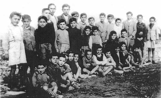 Esta foto me la dio mi tío, tengo que confirmar el año pero es al final de los 40 o principio de los 50