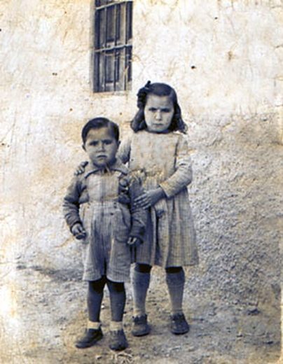 c/Barrio Bajo, foto del año 1955. Los de la foto son Mª Luisa y Paco Garcia Grados, mi madre y mi tio.