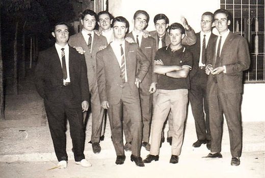 Grupo de amigos de trasmulas y lachar , 1965 ,el padre de Maria Diaz es Juanito, es el tercero por la izquierda