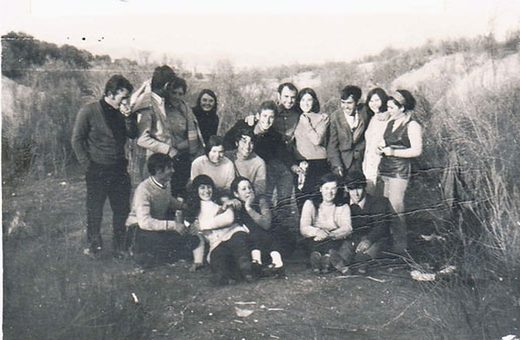 Foto y texto de Maria Diaz: " Merendica " en el retamar de Trasmulas , 1968 , mi madre es la primera por la izquierda , Pepa , los demás son la mayoria familia y amigos de Lachar y Trasmulas
