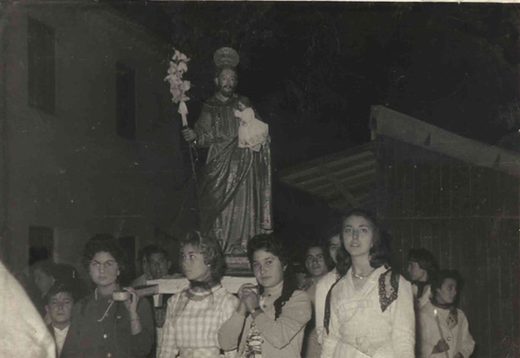 1960. Esta foto la manda Guadalupe Rosales. Procesión de San José patrón del pueblo año 1960: Orden aparición: Encarnita Arroyo, Guadalupe Rosales, Trini del Molino, Conchita del Marcelino.