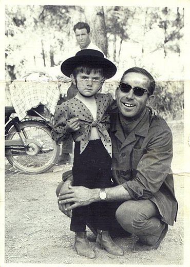 1968. Foto enviada por Antonio Muñoz (el Kiki), los de la foto son el Antoñito de la Maria y su padre Pepe el del aceite