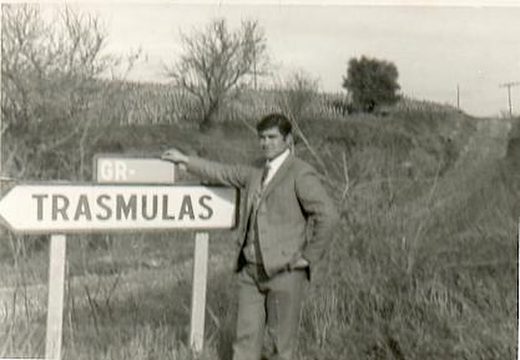 1970. Señalización de entrada al pueblo de la antigua nacional, año de la foto 1970