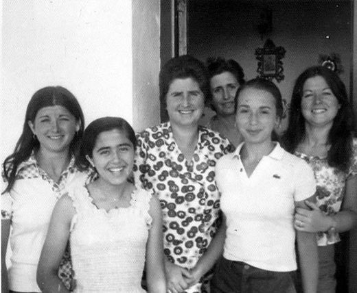Principios de los 70. Foto de Rosario Muñoz, Los integrantes son Rosario, Aurorita Suarez Muñoz, Rosario Díaz Muñoz, Charo San Jose y Aurora Muñoz.