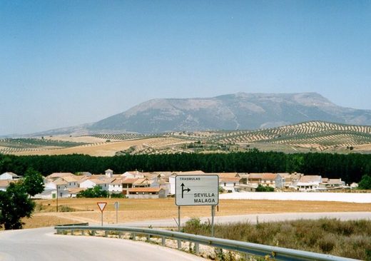 Trasmulas, al fondo la Sierra de Parapanda